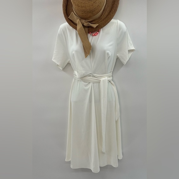 Aiswi Elegant White Dress Size M NWOT - Picture 4 of 5